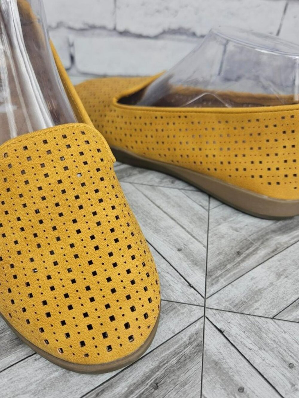 Cliffs by White Mountain Womens 9 Paula Mustard Yellow Perforated Flats Loafers